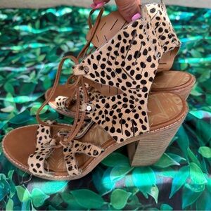 Dolce Vita Women’s Genuine Leather Leopard Print Textured Heeled Sandal Size 8.5
